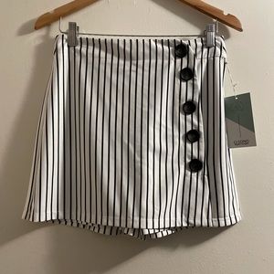 NWT Skort